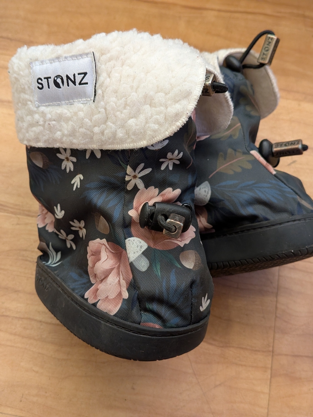 Stonz Baby Floral Winter Boots in Black and Pink - M